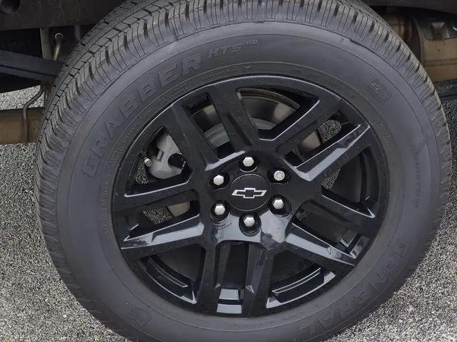 2022 Chevrolet Silverado 1500 4WD Crew Cab Short Bed Custom