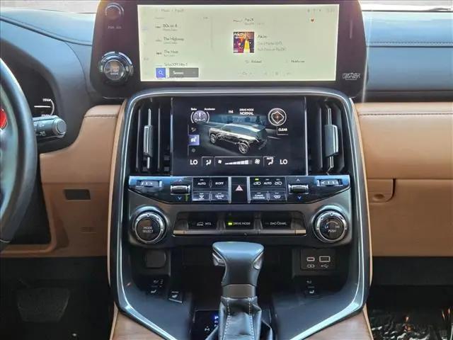 2023 Lexus LX Premium