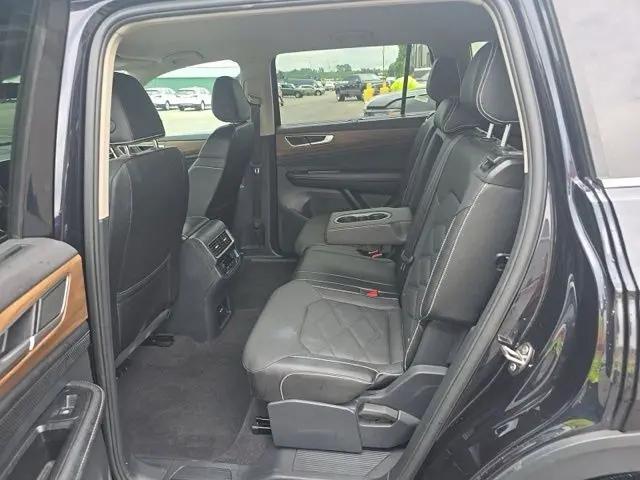 2025 Volkswagen Atlas 2.0T SE w/Technology