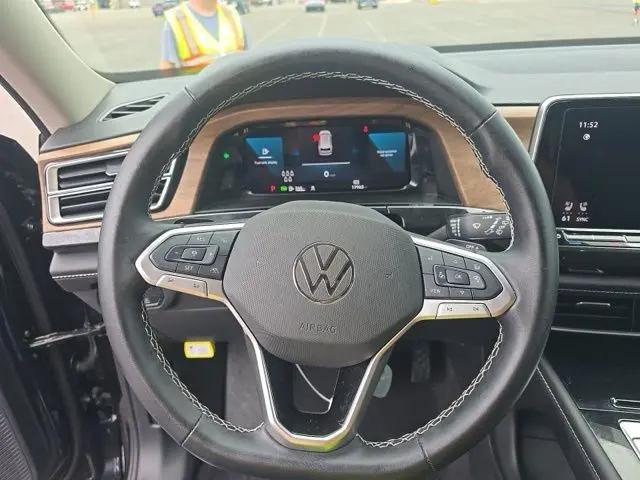 2025 Volkswagen Atlas 2.0T SE w/Technology