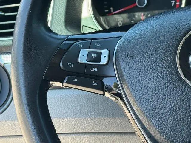 2017 Volkswagen Passat 1.8T SE