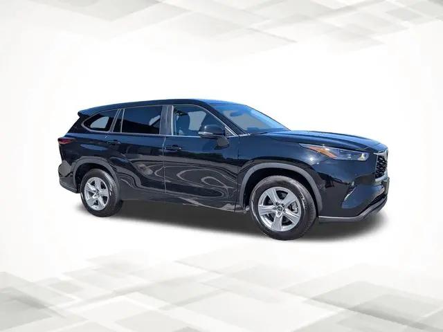 2024 Toyota Highlander LE