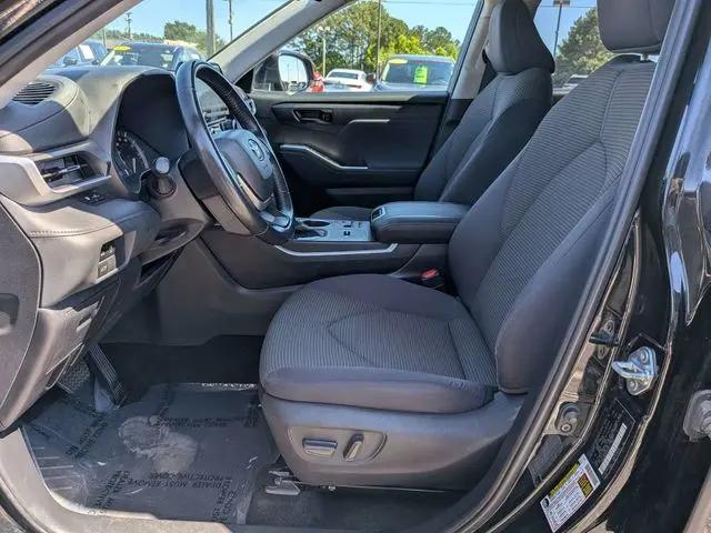 2024 Toyota Highlander LE