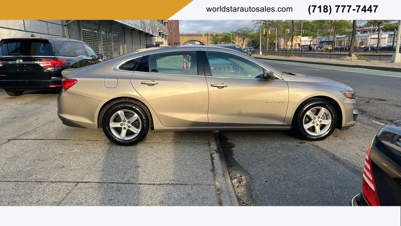 2022 Chevrolet Malibu FWD 1FL