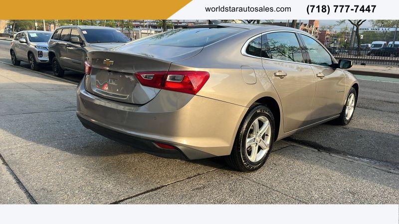 2022 Chevrolet Malibu FWD 1FL