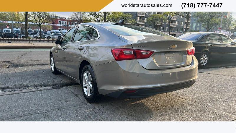 2022 Chevrolet Malibu FWD 1FL