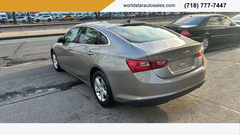 2022 Chevrolet Malibu FWD 1FL