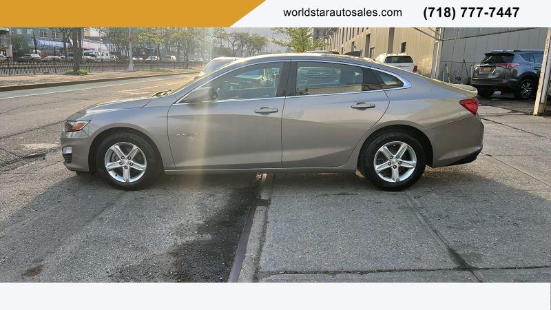 2022 Chevrolet Malibu FWD 1FL