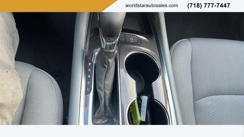 2022 Chevrolet Malibu FWD 1FL