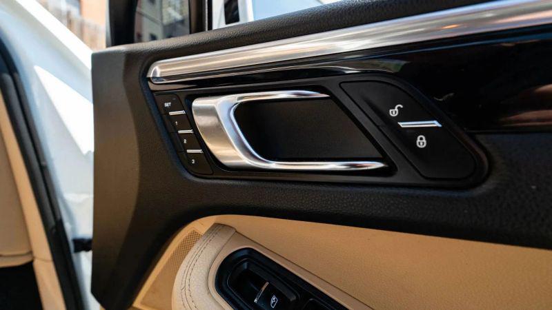 2017 Porsche Macan Base