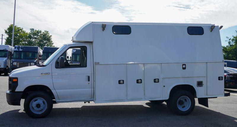2016 Ford E-450 Cutaway Base