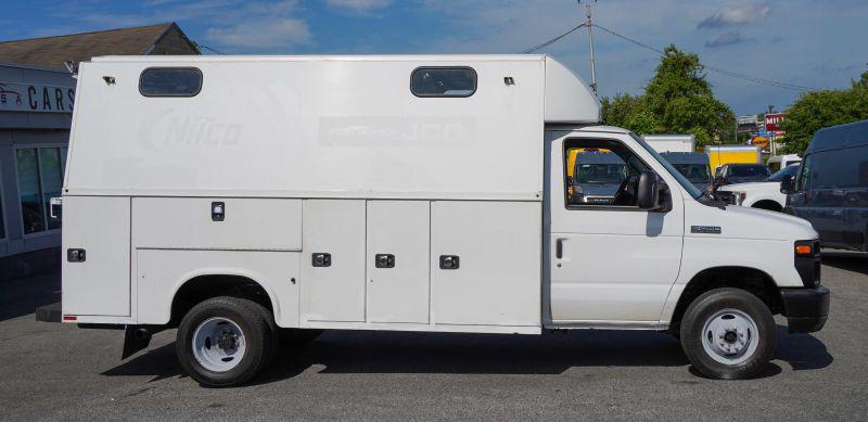 2016 Ford E-450 Cutaway Base