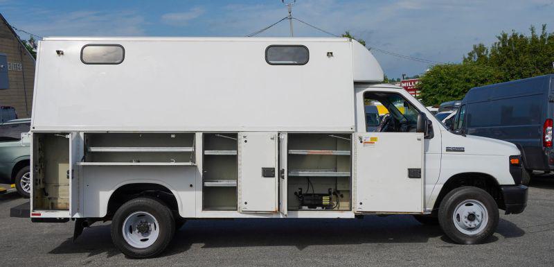 2016 Ford E-450 Cutaway Base