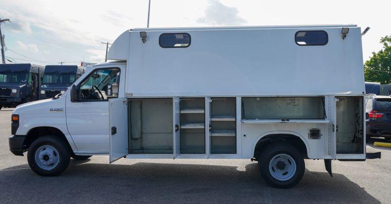 2016 Ford E-450 Cutaway Base