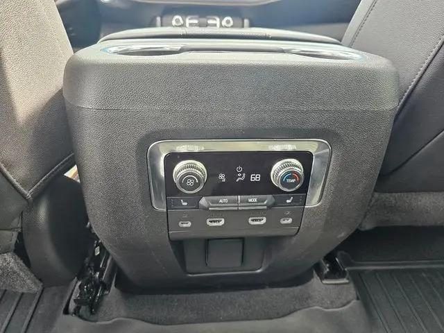 2023 GMC Yukon XL 4WD AT4