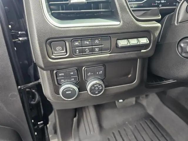 2023 GMC Yukon XL 4WD AT4