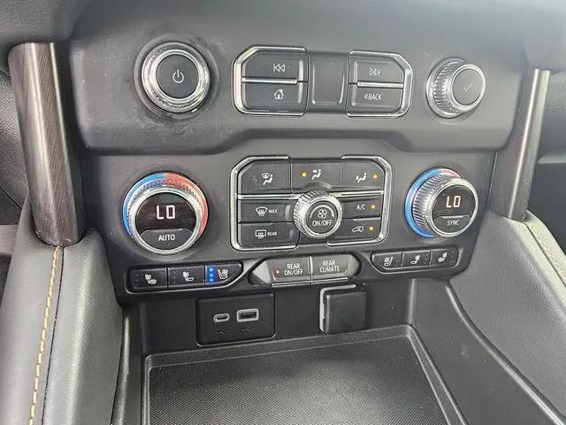 2023 GMC Yukon XL 4WD AT4