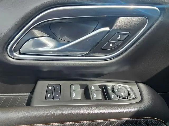 2023 GMC Yukon XL 4WD AT4