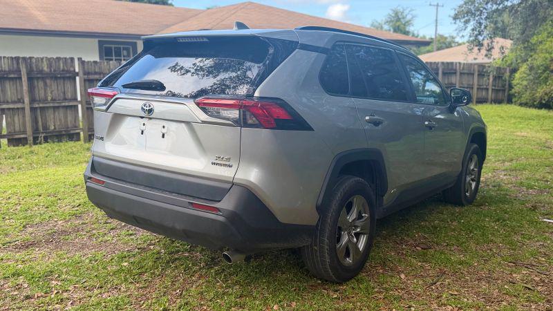 2022 Toyota RAV4 Hybrid LE