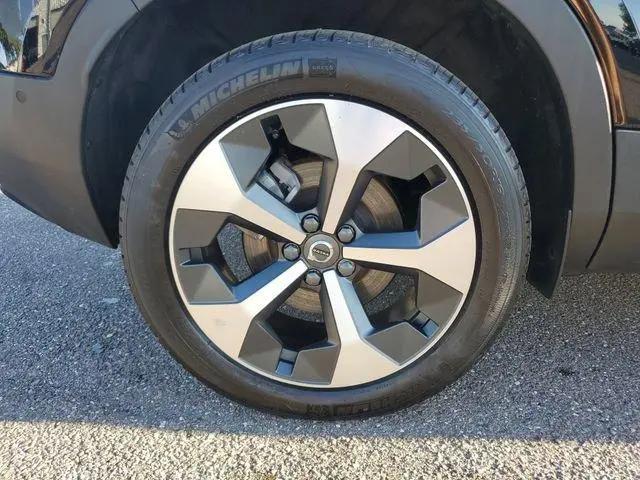 2026 Volvo XC40 Plus, B5 AWD Gas (mild hybrid), Dark