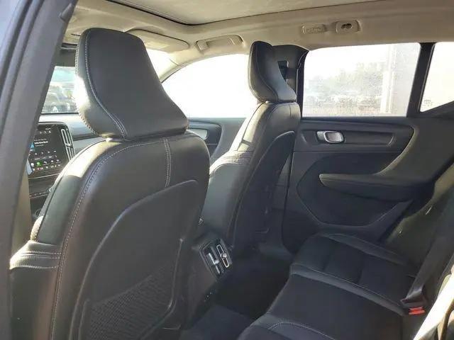 2026 Volvo XC40 Plus, B5 AWD Gas (mild hybrid), Dark