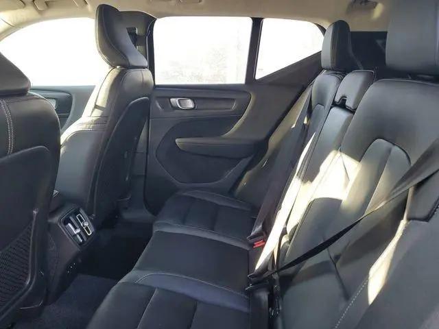 2026 Volvo XC40 Plus, B5 AWD Gas (mild hybrid), Dark