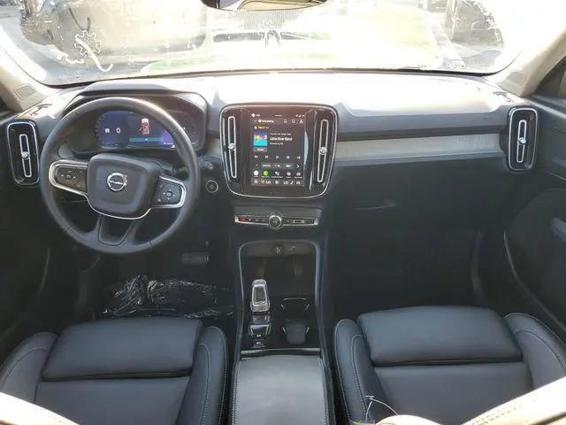 2026 Volvo XC40 Plus, B5 AWD Gas (mild hybrid), Dark
