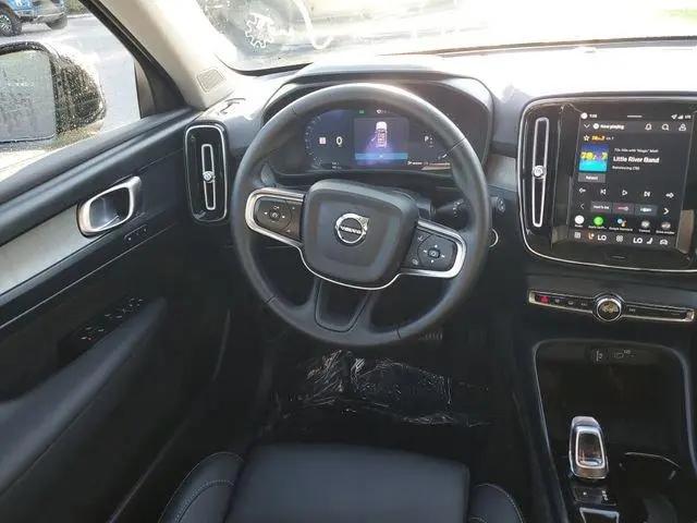 2026 Volvo XC40 Plus, B5 AWD Gas (mild hybrid), Dark