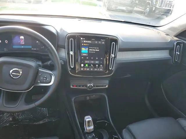 2026 Volvo XC40 Plus, B5 AWD Gas (mild hybrid), Dark
