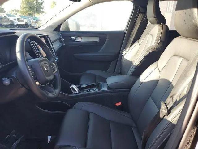 2026 Volvo XC40 Plus, B5 AWD Gas (mild hybrid), Dark
