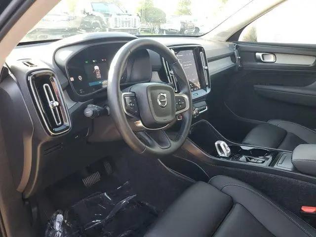 2026 Volvo XC40 Plus, B5 AWD Gas (mild hybrid), Dark