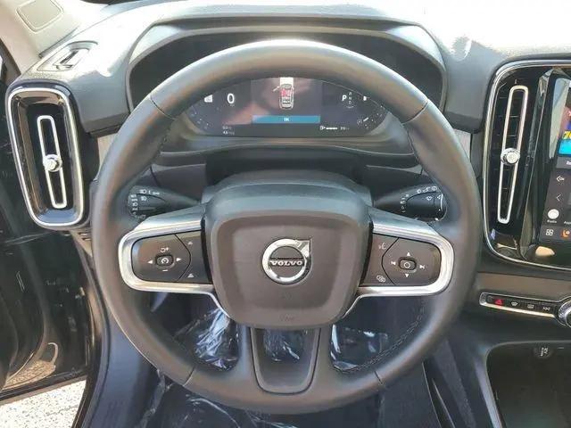 2026 Volvo XC40 Plus, B5 AWD Gas (mild hybrid), Dark