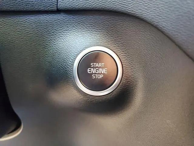 2026 Volvo XC40 Plus, B5 AWD Gas (mild hybrid), Dark