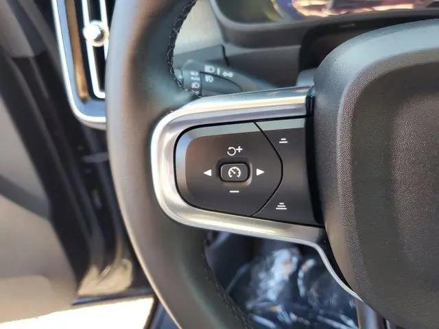 2026 Volvo XC40 Plus, B5 AWD Gas (mild hybrid), Dark