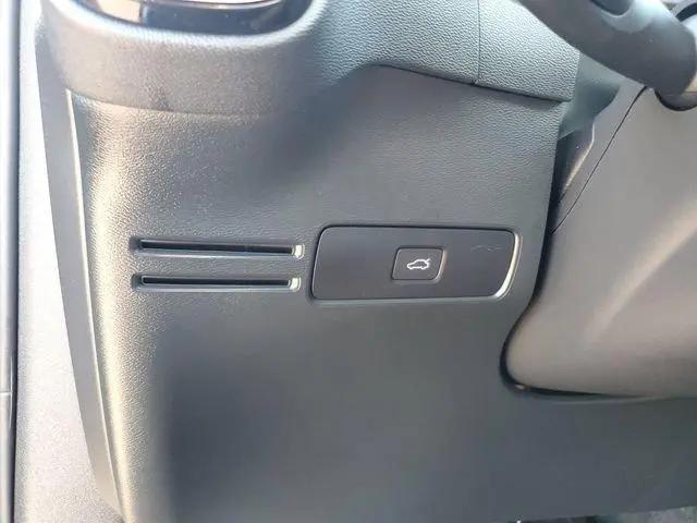 2026 Volvo XC40 Plus, B5 AWD Gas (mild hybrid), Dark