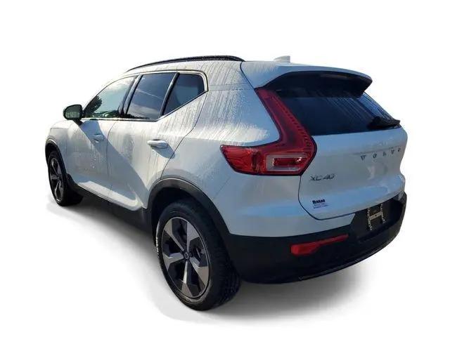 2026 Volvo XC40 Plus, B5 AWD Gas (mild hybrid), Dark