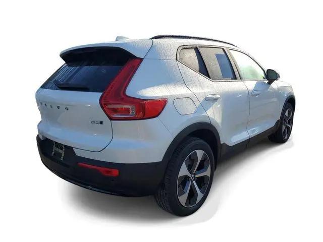2026 Volvo XC40 Plus, B5 AWD Gas (mild hybrid), Dark