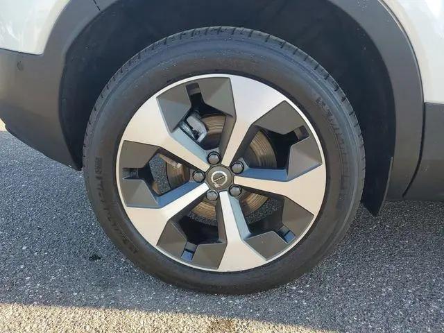 2026 Volvo XC40 Plus, B5 AWD Gas (mild hybrid), Dark