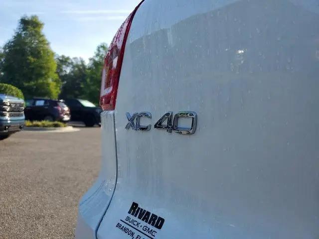 2026 Volvo XC40 Plus, B5 AWD Gas (mild hybrid), Dark