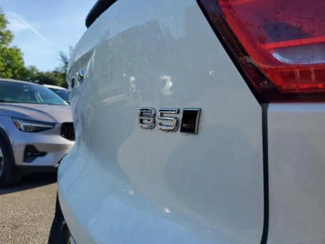 2026 Volvo XC40 Plus, B5 AWD Gas (mild hybrid), Dark