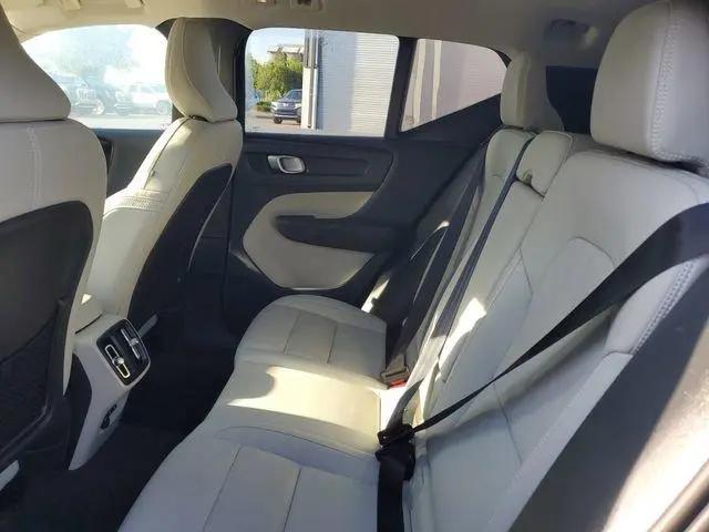 2026 Volvo XC40 Plus, B5 AWD Gas (mild hybrid), Dark