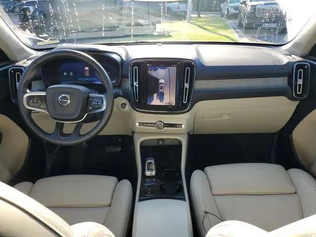 2026 Volvo XC40 Plus, B5 AWD Gas (mild hybrid), Dark