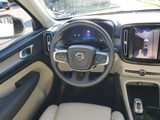 2026 Volvo XC40 Plus, B5 AWD Gas (mild hybrid), Dark