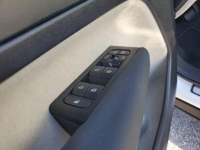 2026 Volvo XC40 Plus, B5 AWD Gas (mild hybrid), Dark