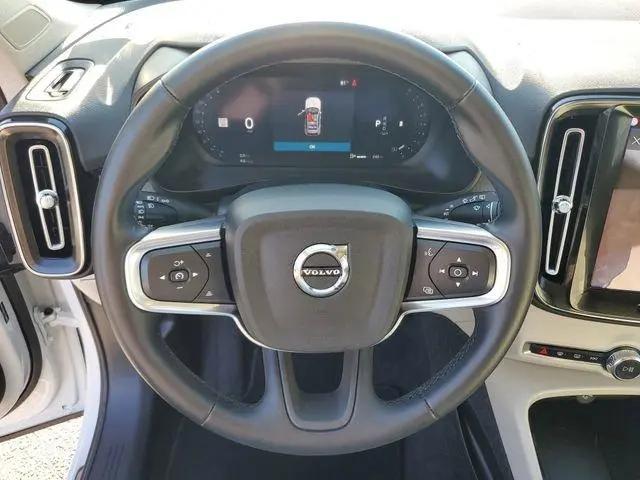 2026 Volvo XC40 Plus, B5 AWD Gas (mild hybrid), Dark