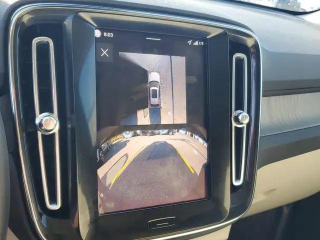 2026 Volvo XC40 Plus, B5 AWD Gas (mild hybrid), Dark