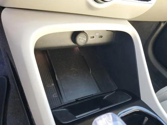 2026 Volvo XC40 Plus, B5 AWD Gas (mild hybrid), Dark
