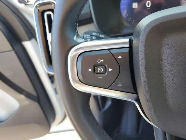 2026 Volvo XC40 Plus, B5 AWD Gas (mild hybrid), Dark