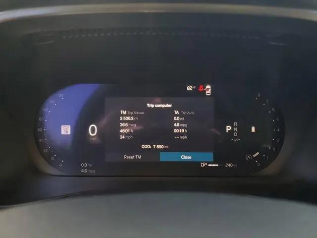 2026 Volvo XC40 Plus, B5 AWD Gas (mild hybrid), Dark