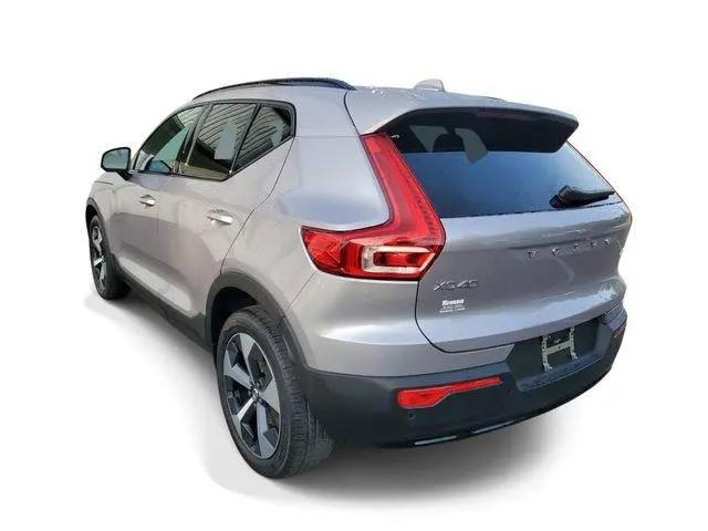 2026 Volvo XC40 Plus, B5 AWD Gas (mild hybrid), Dark
